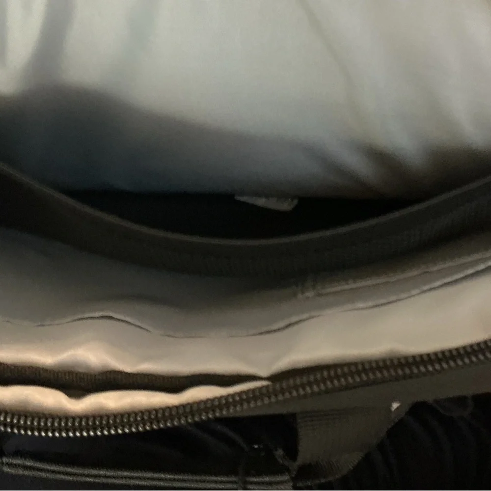 📍NEW—HP Black 15.35” Length Laptop Bag With Shoulder Pad Strap